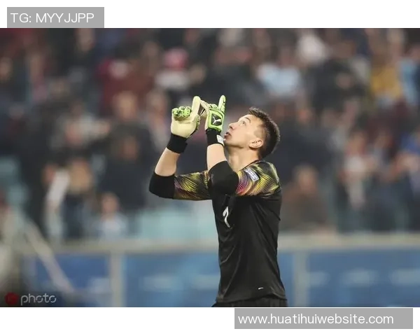 39岁乌拉圭门将穆斯莱拉重返南美助拉普拉塔大学生夺得阿甲冠军