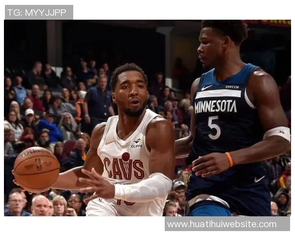 米切尔半场表现抢眼16分钟内高效贡献12分3板1助1断1帽