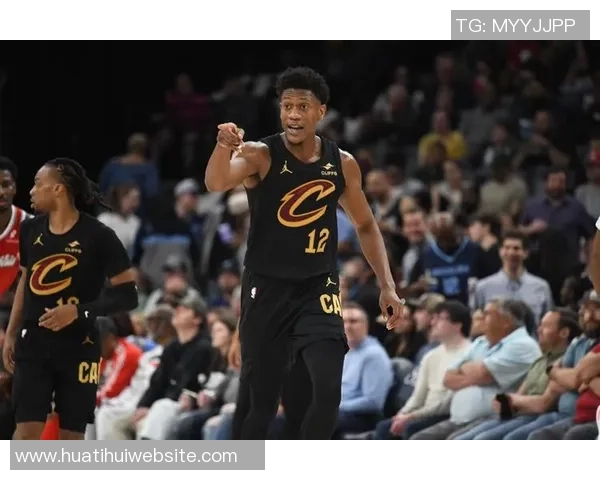 亨特表现出色三分球命中率高达57贡献17分4篮板4助攻正负值正面