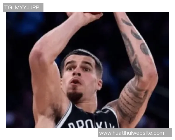 小波特女友现身赛场为独行侠加油引发热议与关注